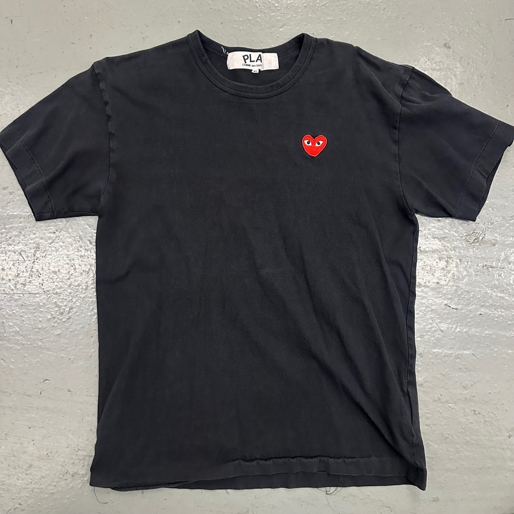 Comme des Garcons PLAY Mens T-Shirt XL Black Preowned Red Heart Logo